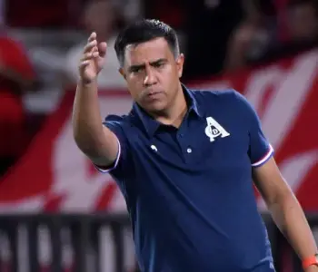 César Farías podría traicionar a América y convertirse en DT de Deportivo Cali