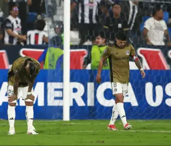 Jorge Almirón se defiende y explica por qué Esteban Pavez fue central en empate de Colo Colo